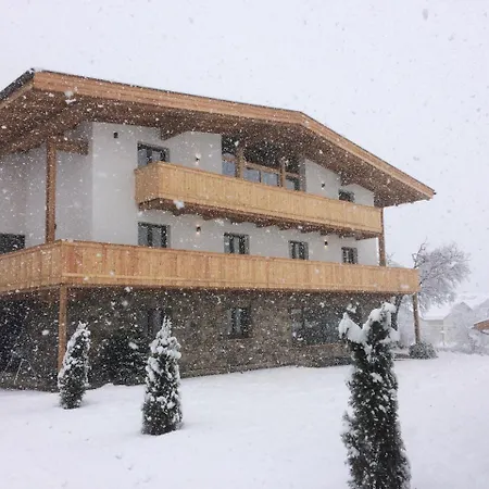 Berghof Zillertal Apartment Fuegen